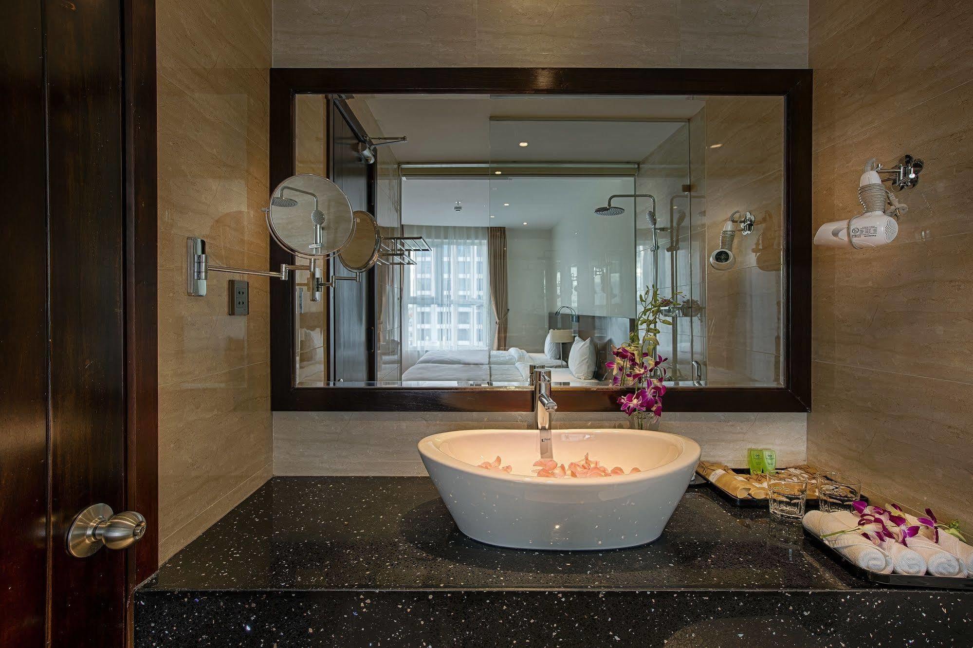 Sofia Suite Hotel Danang Eksteriør billede